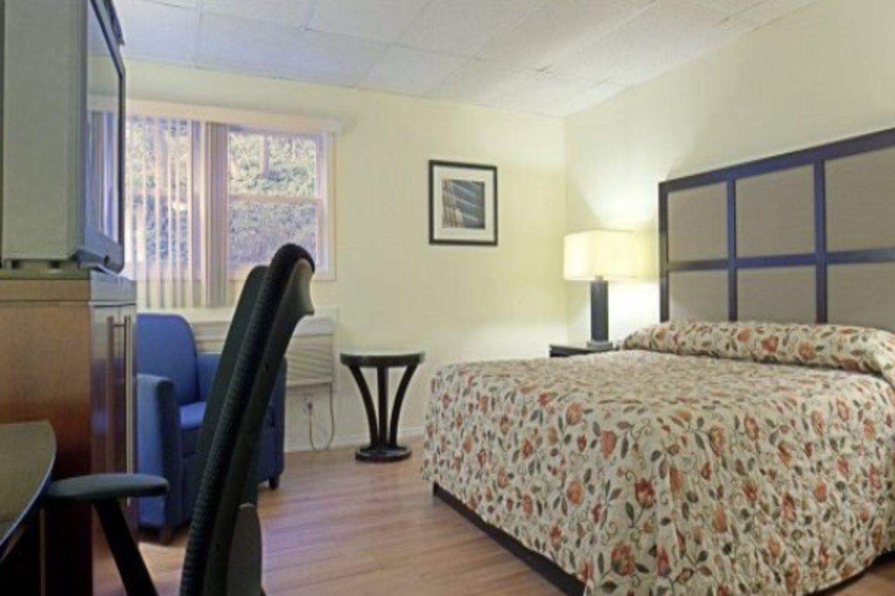 Americas Best Value Inn Highland-Poughkeepsie エクステリア 写真